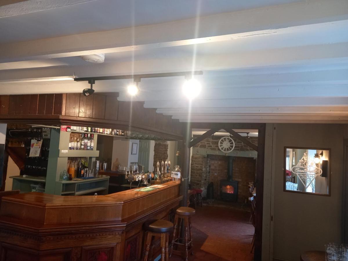 The Crown Inn Wentnor Bagian luar foto