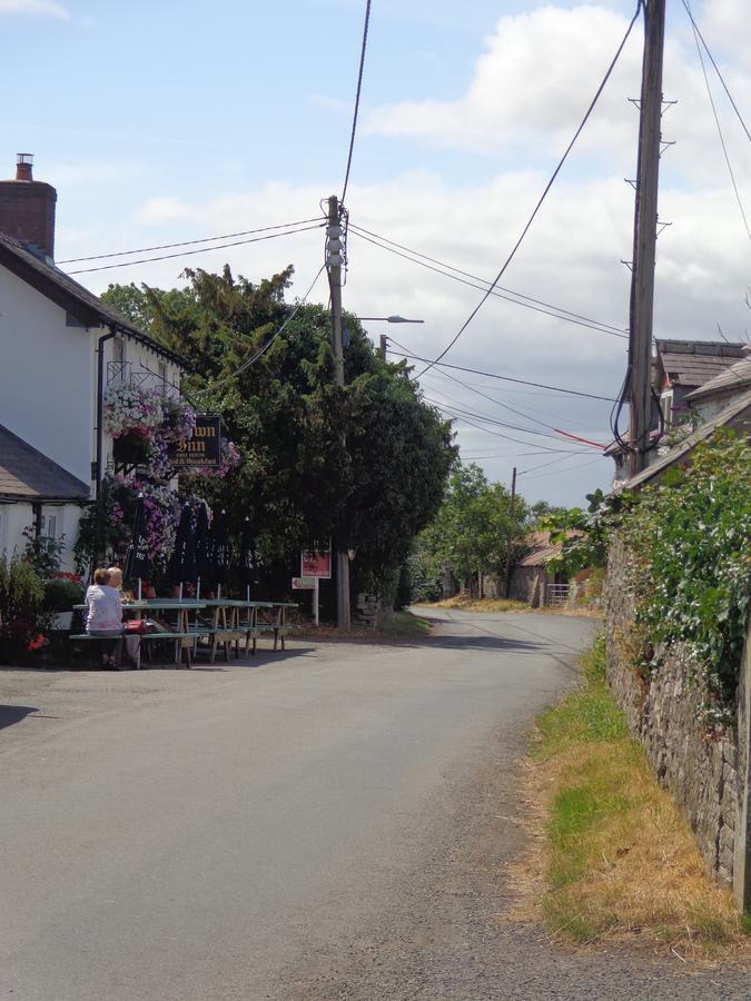 The Crown Inn Wentnor Bagian luar foto